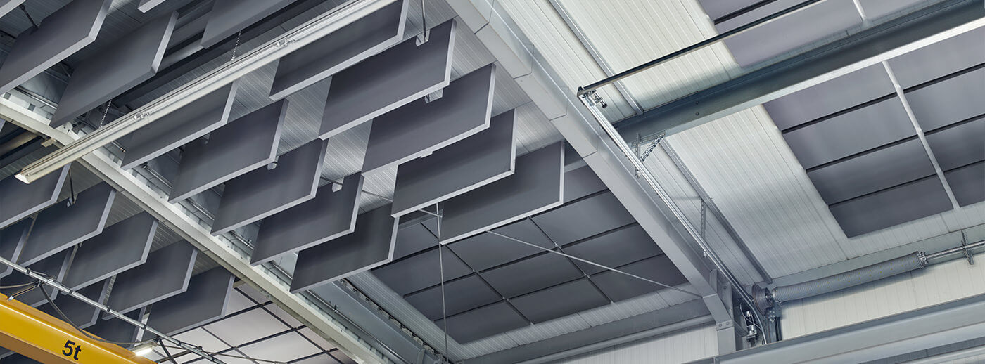 Magnetische Schallschutzplatten FLEX Magneto Industry an einer Hallendecke